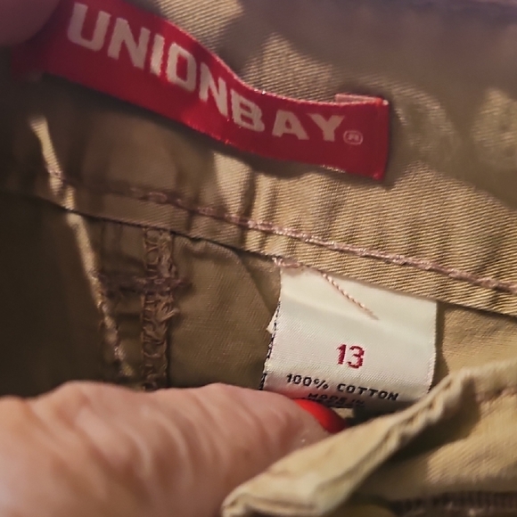 UNIONBAY Women's Khaki Tan Cargo Capri Pants Size 13 - Picture 2 of 10